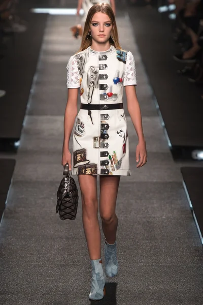 Look 15